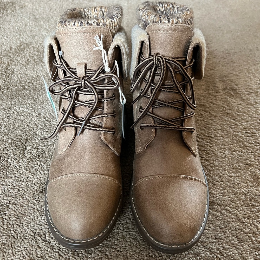 Tan Lace Up Boots Size 8 NWT